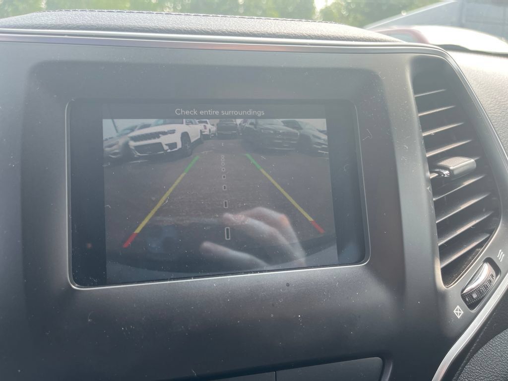 Used 2019 Jeep Cherokee Latitude w/ Popular Appearance Group AWD/4WD image 20