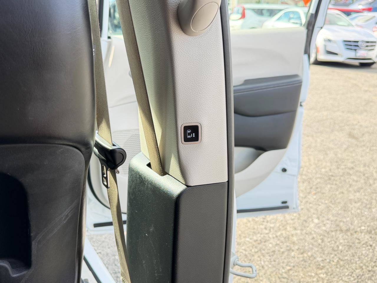 Used 2024 Chrysler Pacifica Limited FWD image 48