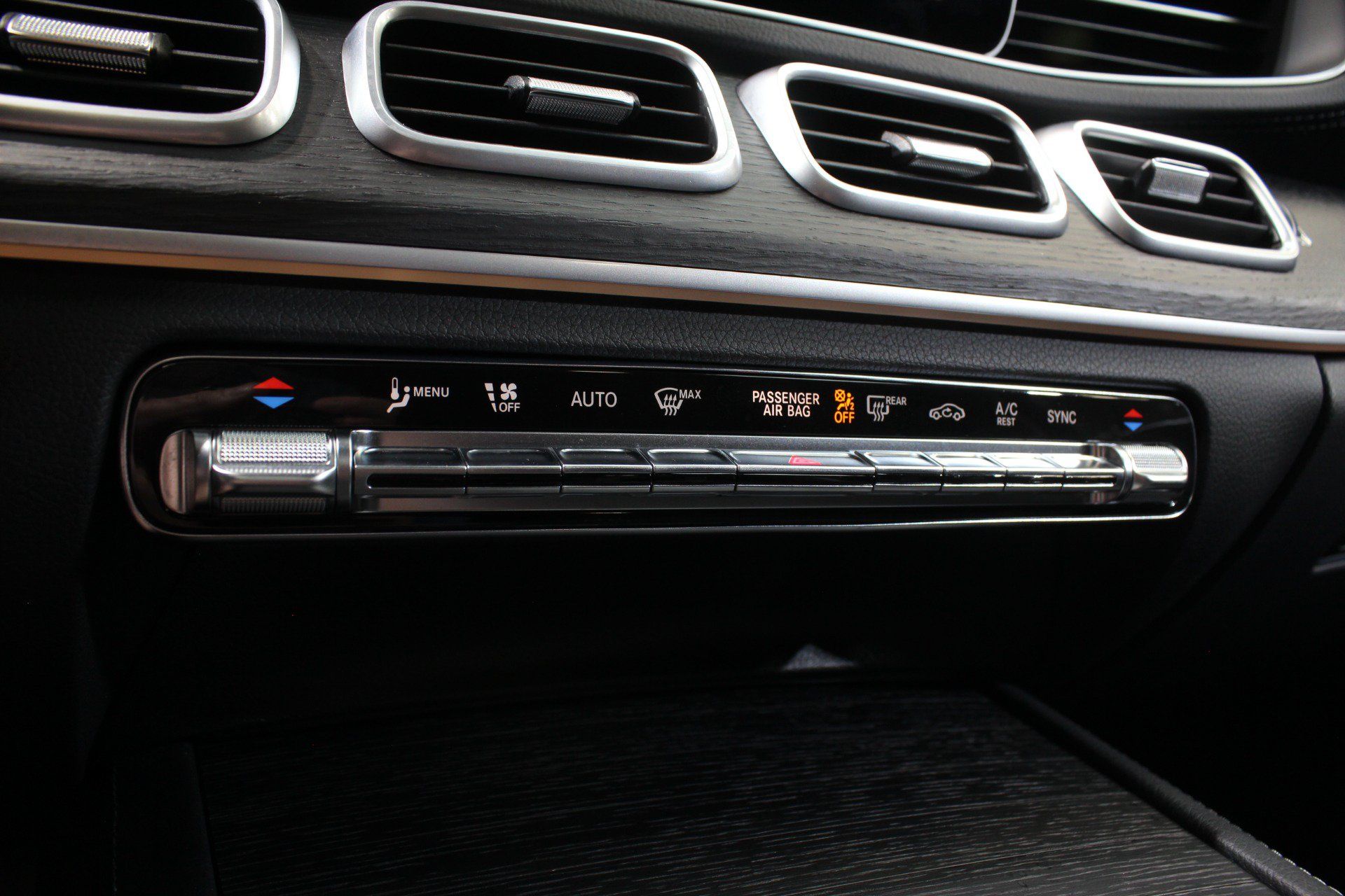 Used 2023 Mercedes-Benz GLS 450 4MATIC image 77
