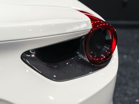 Used 2016 Ferrari 488 GTB RWD image 13