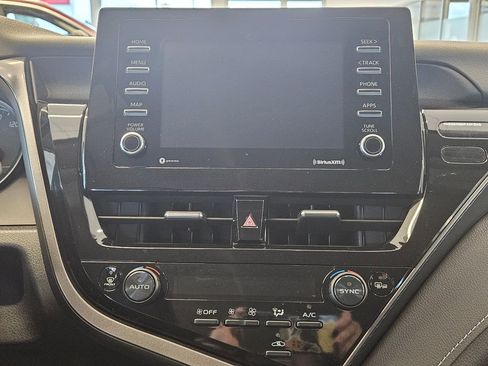 Used 2022 Toyota Camry SE image 18