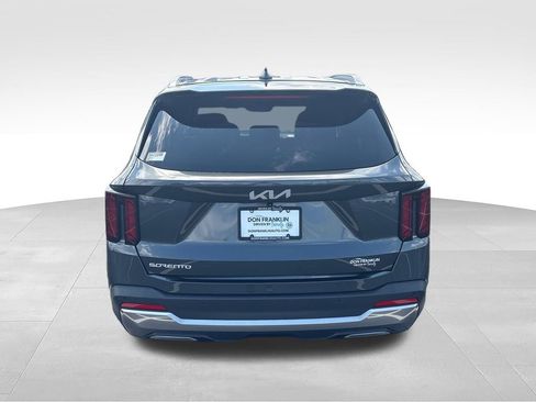 Used 2025 Kia Sorento S FWD image 4