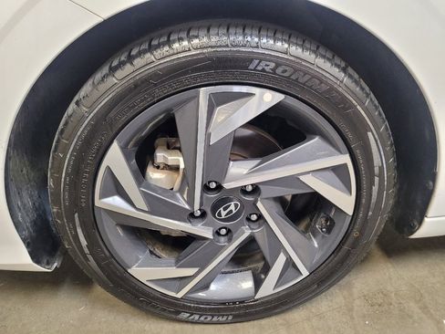 Used 2025 Hyundai Elantra SEL FWD image 31