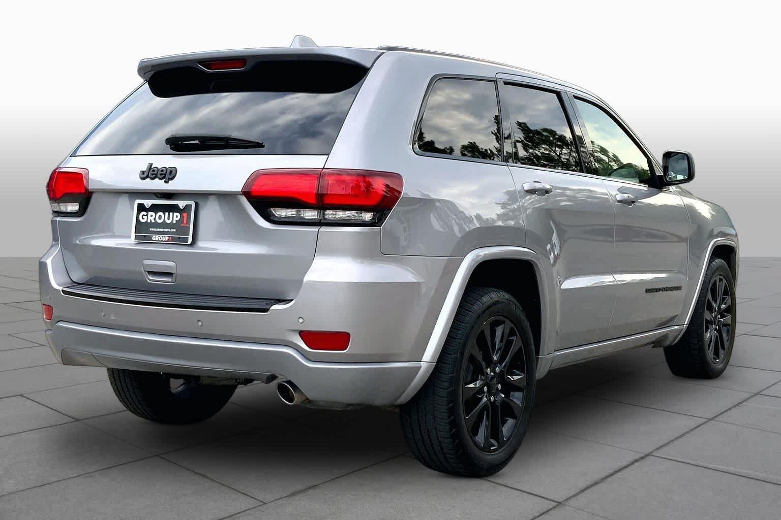 Used 2018 Jeep Grand Cherokee Altitude RWD image 13
