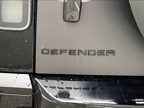 New 2026 Land Rover Defender 130 V8 image 9