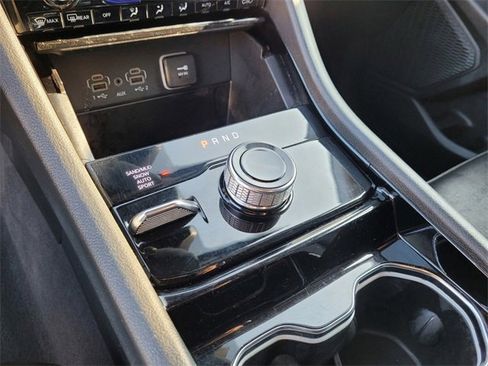 Used 2023 Jeep Grand Cherokee Limited w/ Black Appearance Package image 21