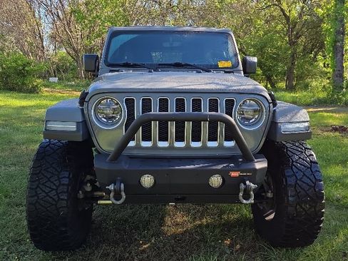 Used 2020 Jeep Wrangler Unlimited Sahara AWD/4WD image 2