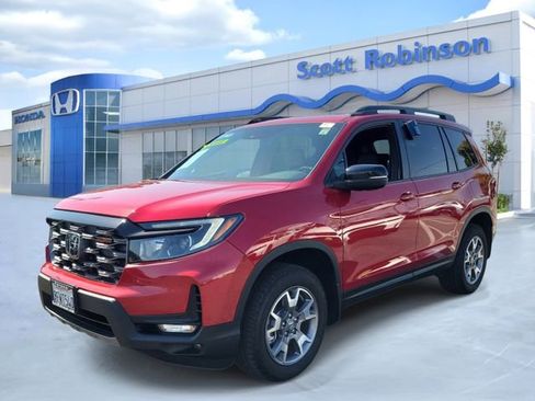 Used 2023 Honda Passport TrailSport image 2