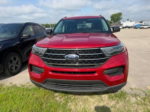 Used 2021 Ford Explorer XLT w/ Class III Trailer Tow Package AWD/4WD image 2
