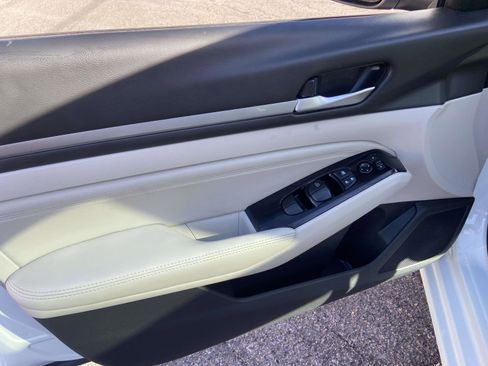 Used 2022 Nissan Altima 2.5 SV w/ SV Premium Package image 7