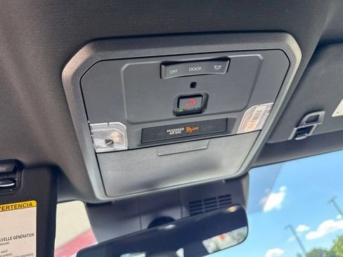 Used 2025 Toyota Tacoma SR5 AWD/4WD image 23