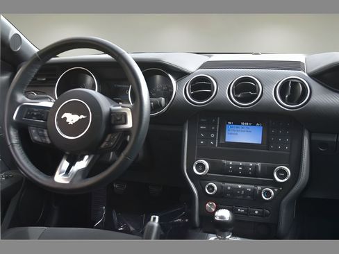 Used 2020 Ford Mustang Coupe RWD image 17