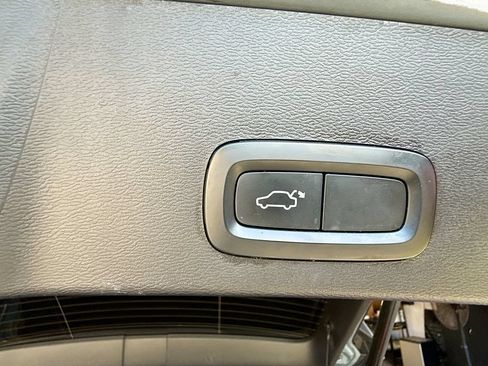 Used 2021 Volvo XC40 T5 Momentum w/ Protection Package Premier AWD/4WD image 31