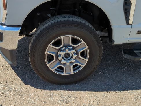 Used 2025 Ford F250 Lariat AWD/4WD image 13