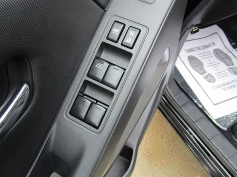 Used 2023 Nissan Frontier SV image 18