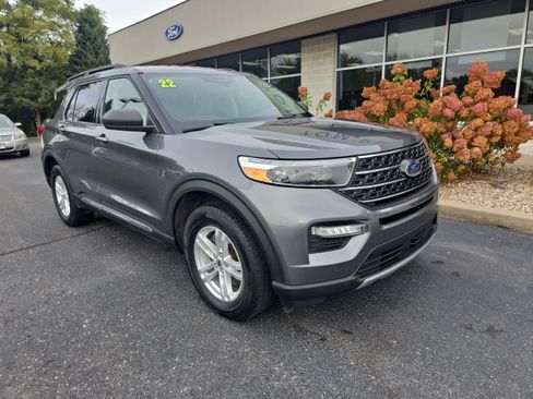 Used 2022 Ford Explorer XLT image 1