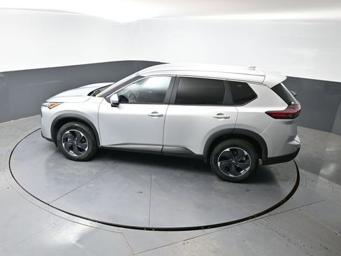 Used 2025 Nissan Rogue SV AWD/4WD image 44