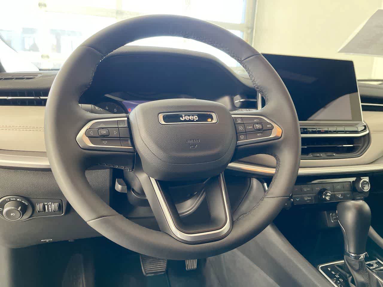 Used 2025 Jeep Compass Limited AWD/4WD image 14