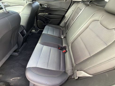 Used 2025 Chevrolet Trax LT w/ LT Convenience Package FWD image 22