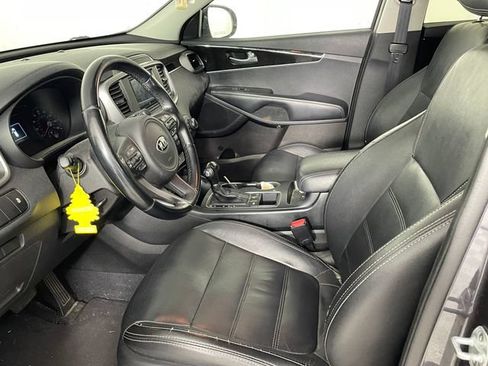 Used 2016 Kia Sorento FWD w/ LX Convenience Package image 2