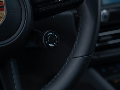 Certified 2026 Porsche Macan AWD/4WD image 28