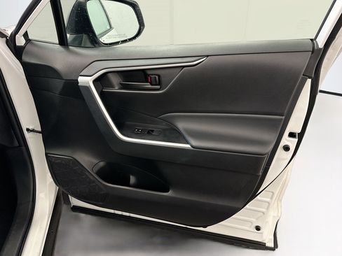 Used 2025 Toyota RAV4 LE image 33