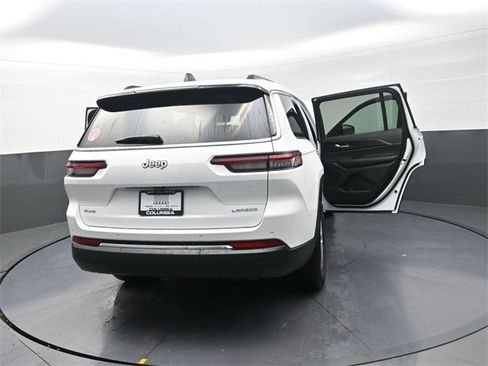New 2025 Jeep Grand Cherokee L Laredo image 30
