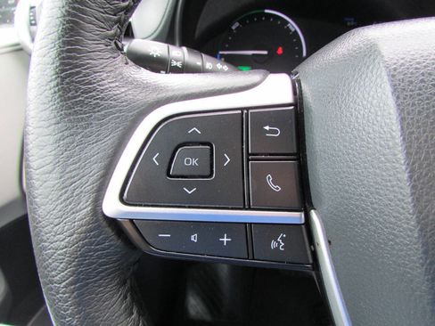 Used 2024 Toyota Sienna XLE image 23