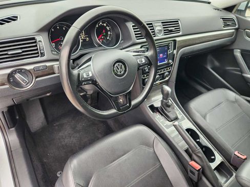 Used 2016 Volkswagen Passat 1.8T SE w/ Lighting Package (P06) FWD image 2
