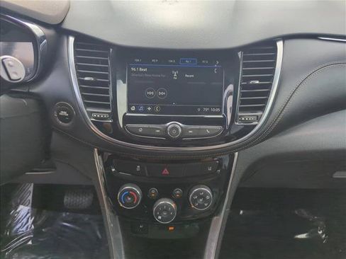 Used 2018 Chevrolet Trax Premier w/ Midnight Edition FWD image 16