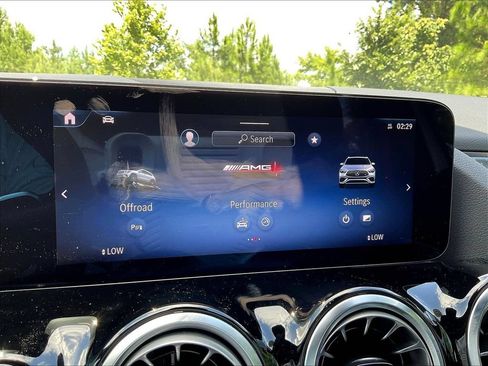 Used 2025 Mercedes-Benz GLA 35 AMG 4MATIC image 40