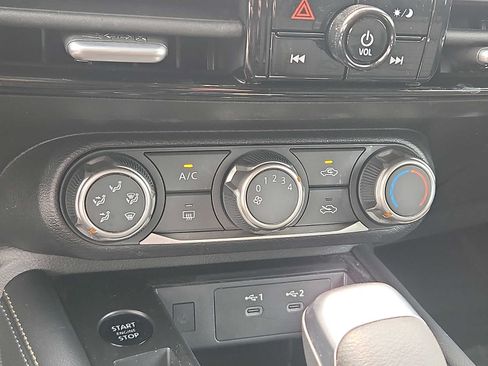 Used 2025 Nissan Kicks SV AWD/4WD image 15