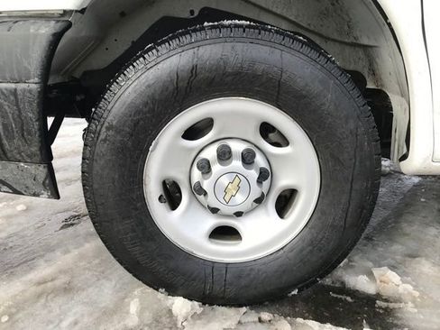 Used 2024 Chevrolet Express 2500 Extended w/ Driver Convenience Package image 17