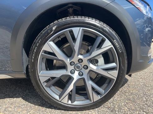 Certified 2025 Volvo V90 B6 Cross Country Ultra AWD/4WD image 12