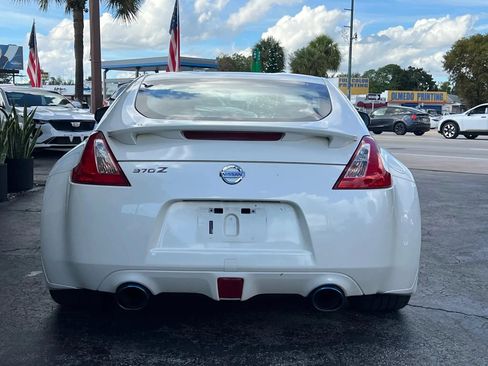 Used 2017 Nissan 370Z Coupe RWD image 8