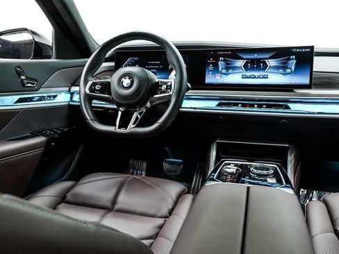 Used 2025 BMW 740i xDrive AWD/4WD image 23