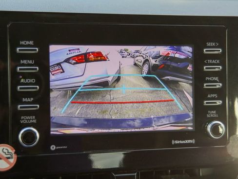 Used 2023 Toyota Camry SE image 4