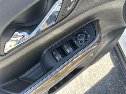 Used 2023 GMC Acadia SLE w/ Driver Convenience Package AWD/4WD image 17
