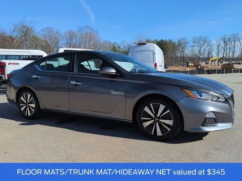 Used 2022 Nissan Altima 2.5 SV image 2