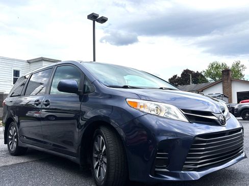 Used 2018 Toyota Sienna LE AWD/4WD image 3
