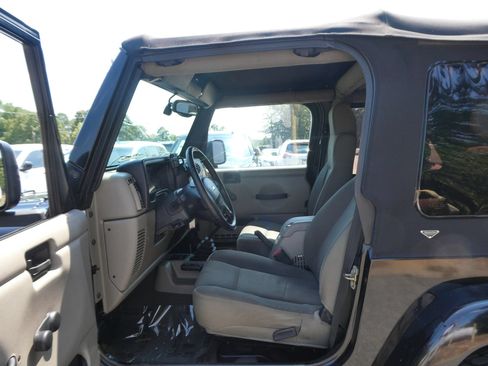 Used 2004 Jeep Wrangler Sahara AWD/4WD image 12