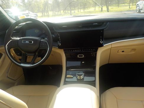 New 2026 Jeep Grand Cherokee Limited image 12