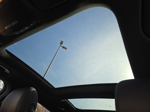 Used 2022 Mercedes-Benz GLC 300 4MATIC w/ Multimedia Package Lite image 30