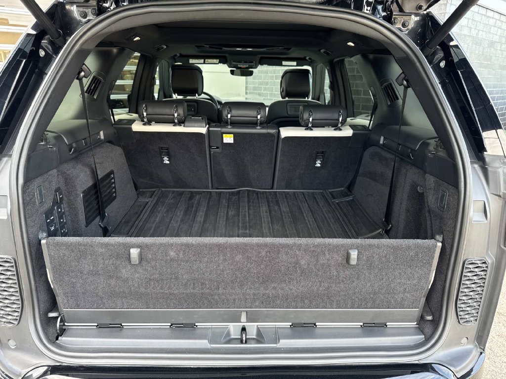 Certified 2024 Land Rover Discovery Dynamic SE AWD/4WD image 6