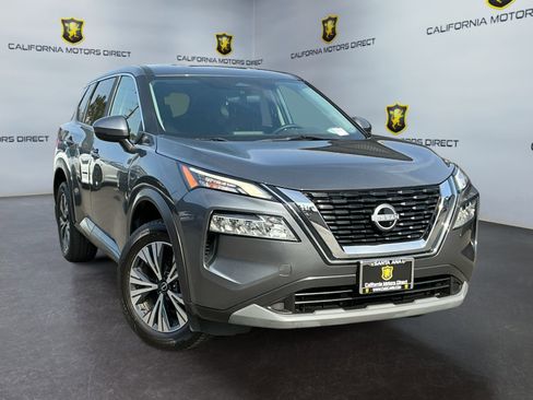 Used 2023 Nissan Rogue SV image 3