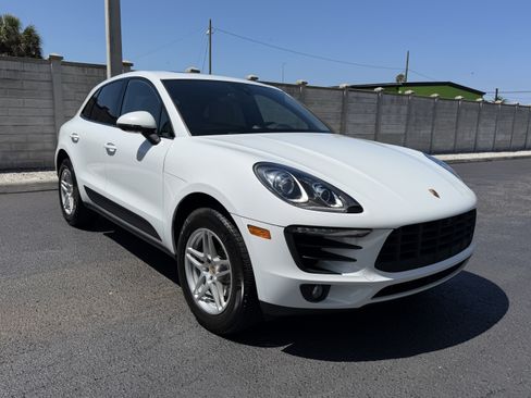 Certified 2017 Porsche Macan AWD/4WD image 8