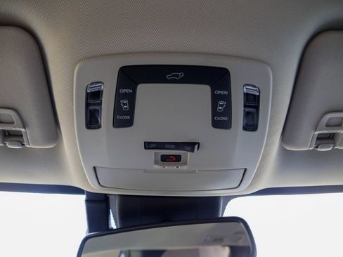 New 2026 Toyota Sienna LE FWD image 17