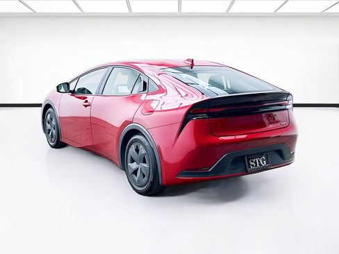 Used 2024 Toyota Prius LE image 6