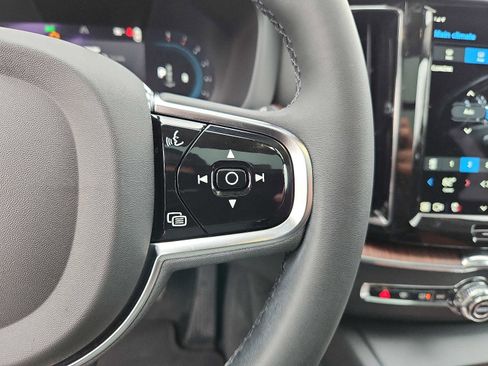 Used 2023 Volvo XC60 B5 Plus w/ Protection Package Premier image 21