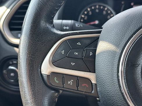 Used 2015 Jeep Renegade Latitude AWD/4WD image 22